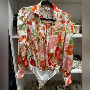 Ivory Floral Print Long Sleeve Bodysuit. Size M